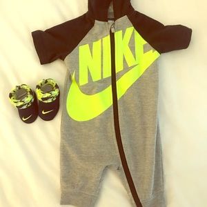 Nike 0-3 month hooded one piece w/matching sock